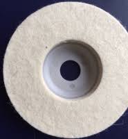 Bánh nỉ trắng – vật liệu xử lý bề mặt chuyên dụng phổ biến